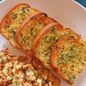 air fryer garlic bread featured