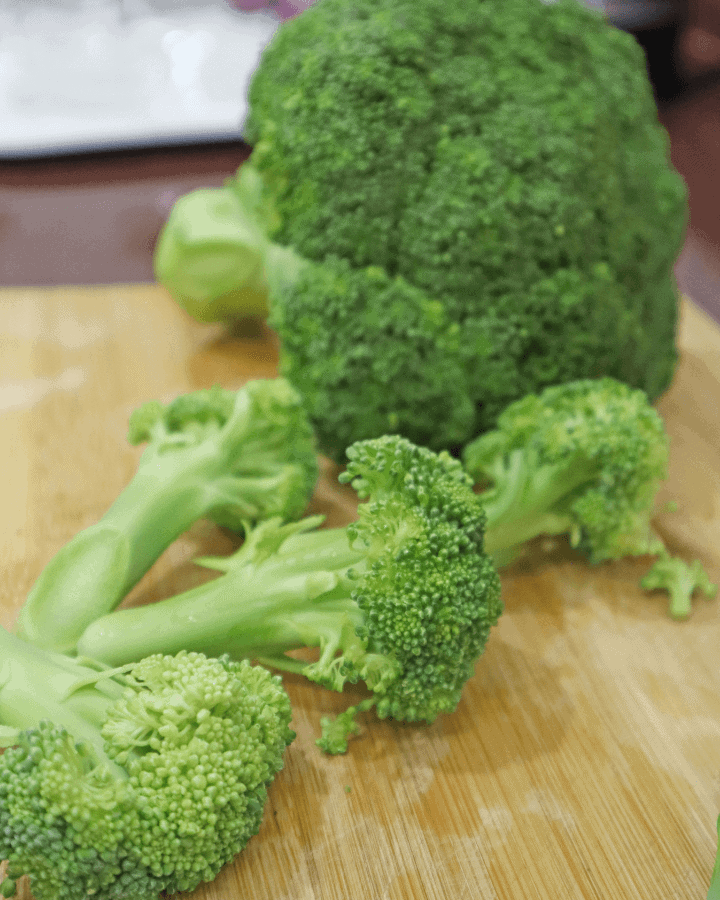 cut broccoli into small pieces