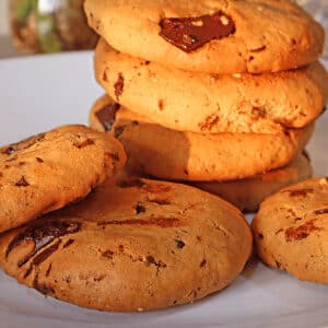 air fryer chocolate chip cookie featured