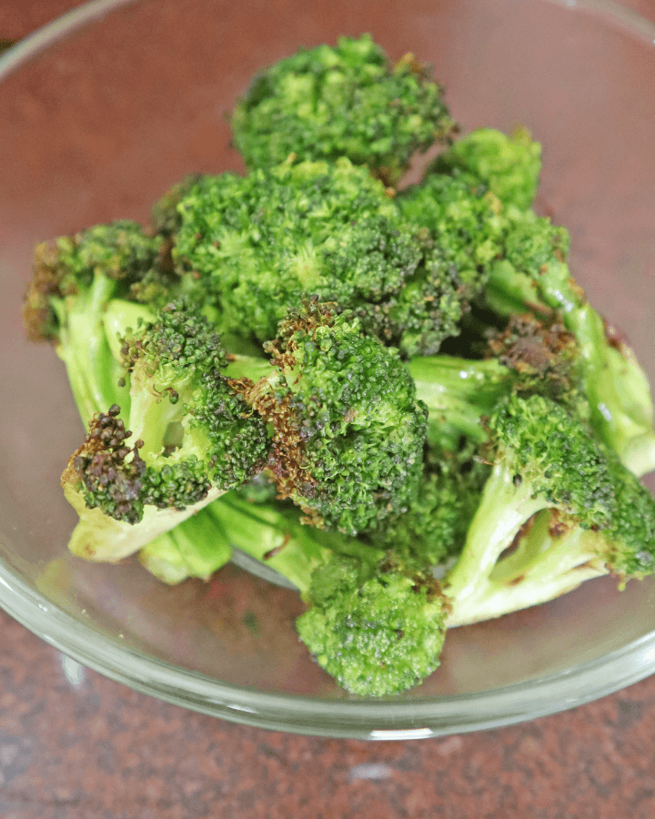 cooked broccoli in bowl