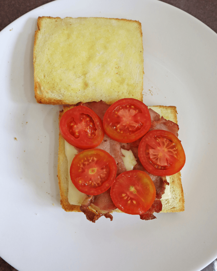 air fryer grilles cheese and tomato