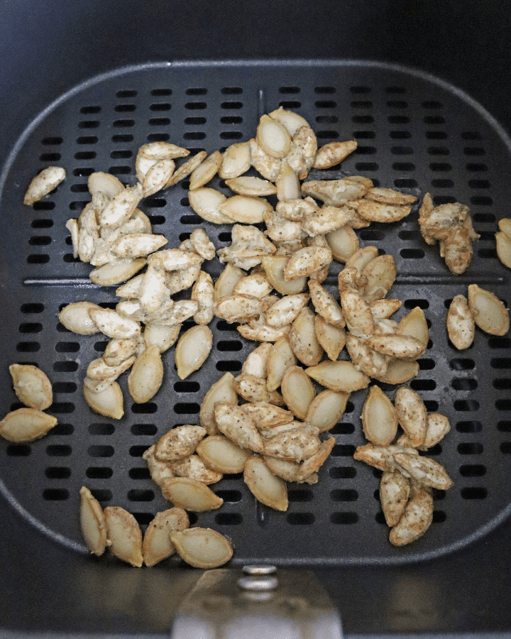 Frying pumpkin seeds