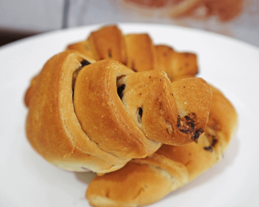 Toast croissant in air fryer