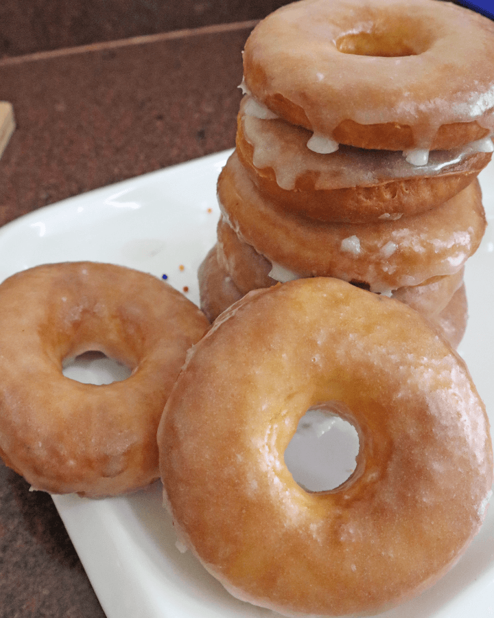 donuts air fryer in plate