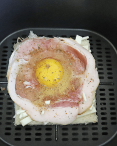 air fryer bacon and eggs toast