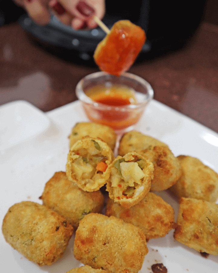 frozen nuggets with sauce