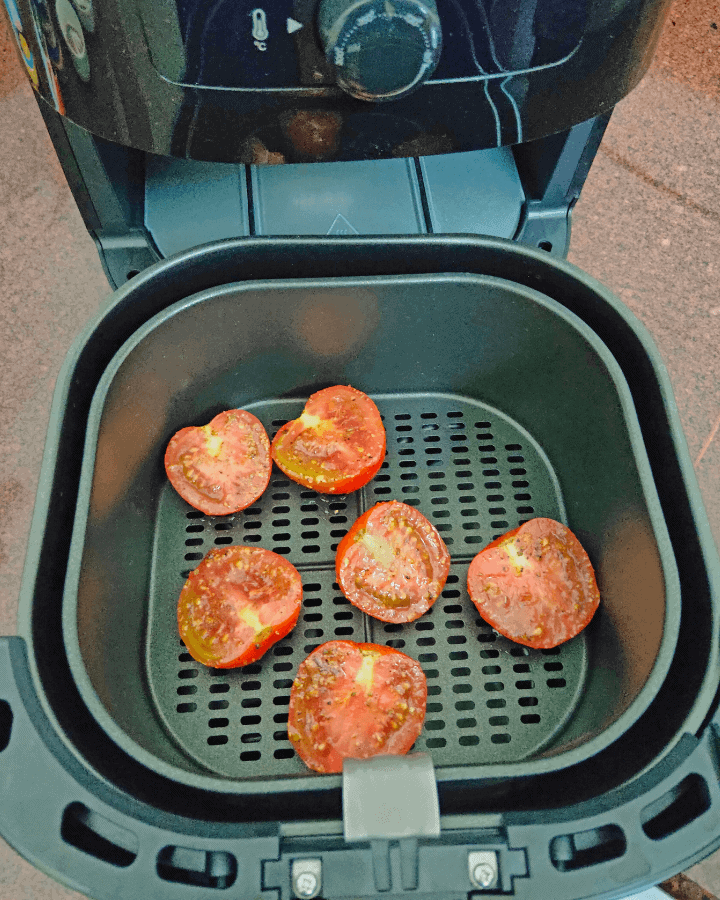 transfer seasoned tomatoes to air fryer
