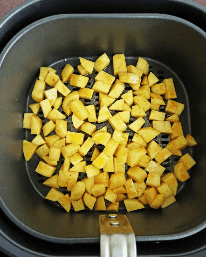transfer seasoned potatoes to air fryer
