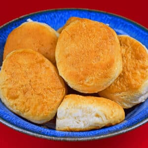 air fryer biscuit featured