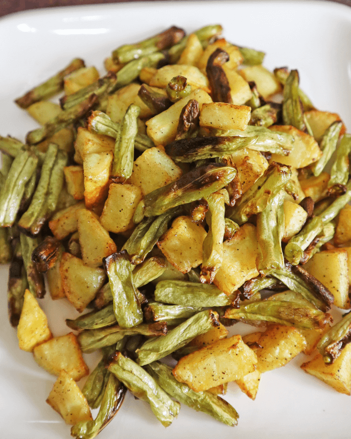 Potatoes and green beans in Air Fryer