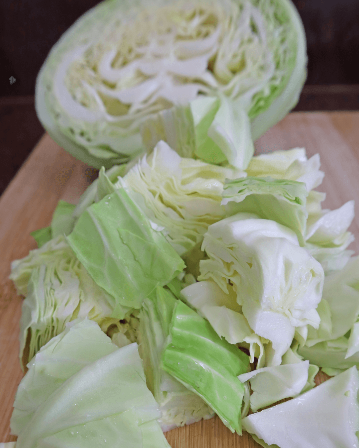 chopped medium pieces cabbage