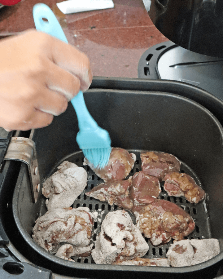 brush thin layer of oil over livers
