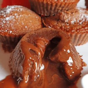 air fryer lava cake featured