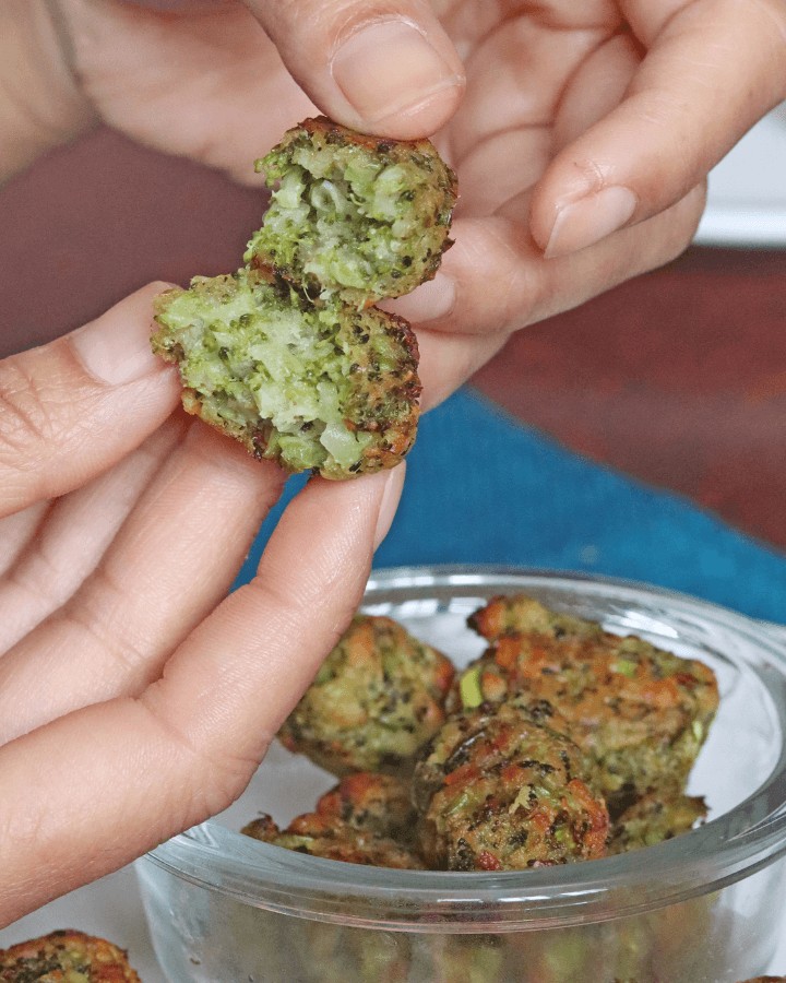 air fryer cheesy broccoli bites