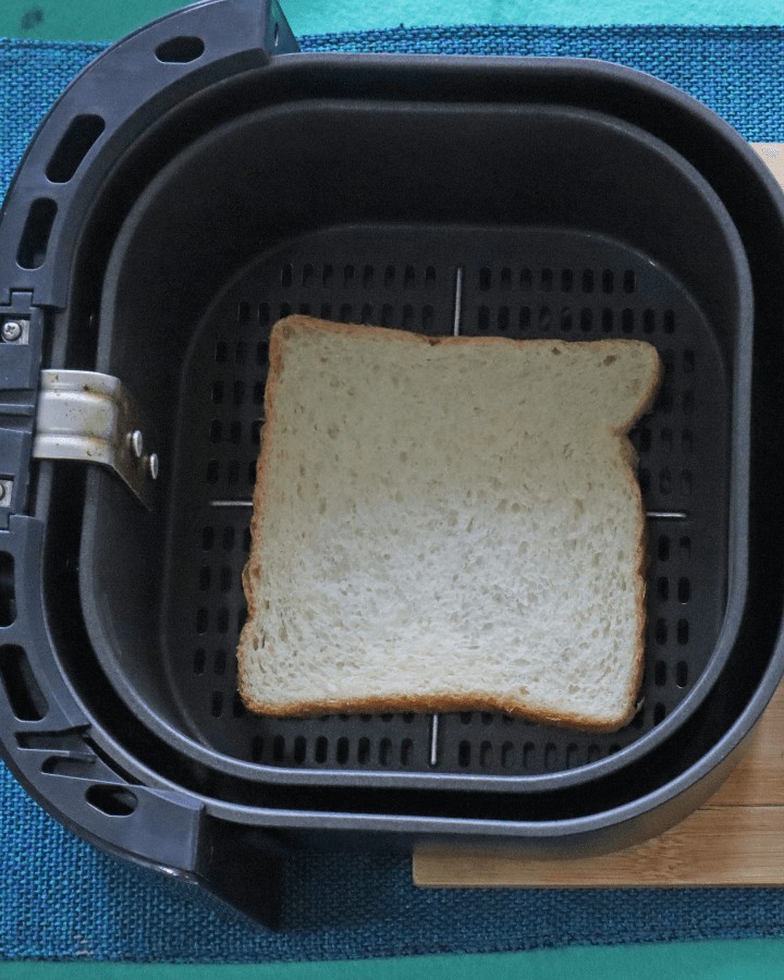 place bread slice in air fryer