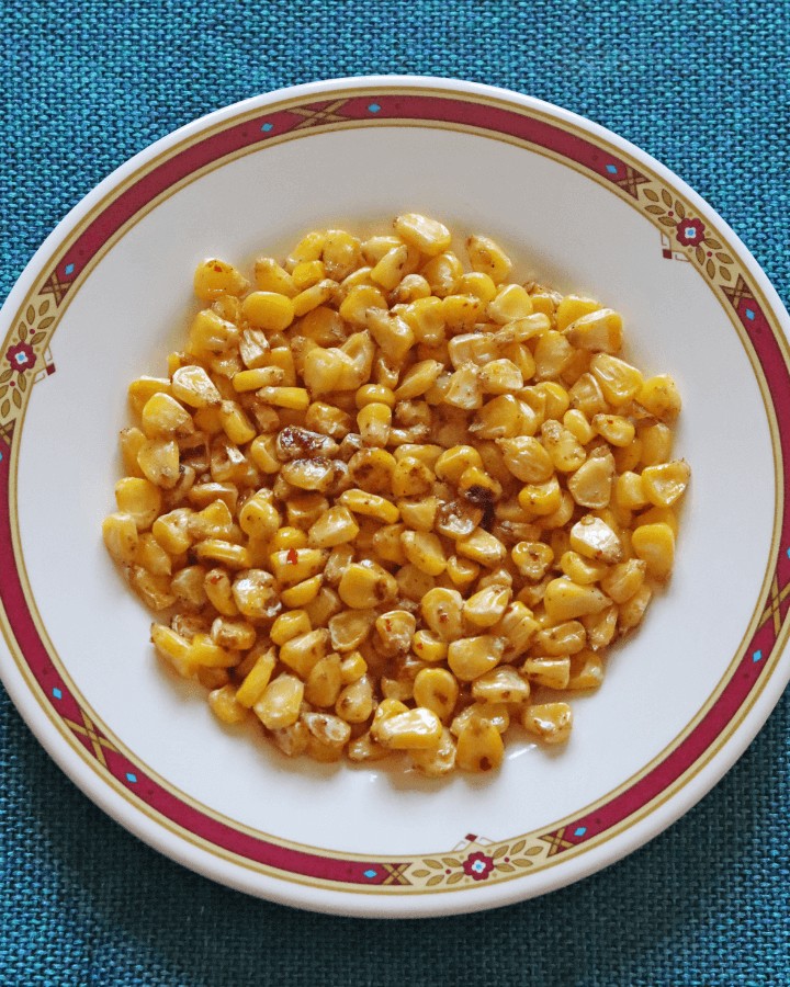 air fryer corn kernels in plate