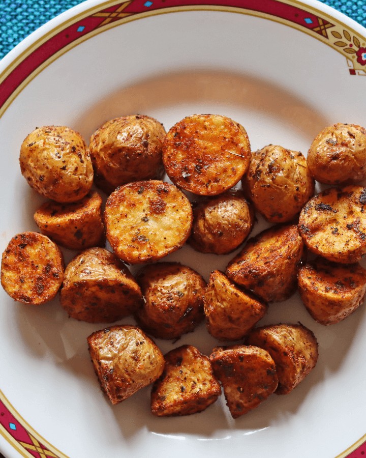 air fryer garlic baby potatoes in plate