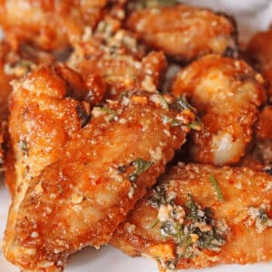 air fryer garlic parmesan wings featured