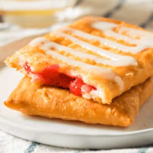 toaster strudel in air fryer featured