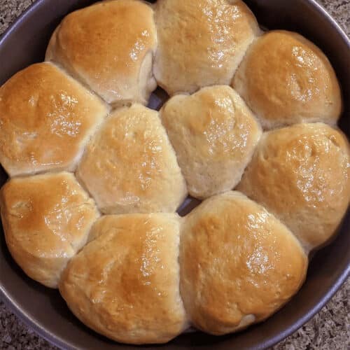 air fryer bread rolls featured
