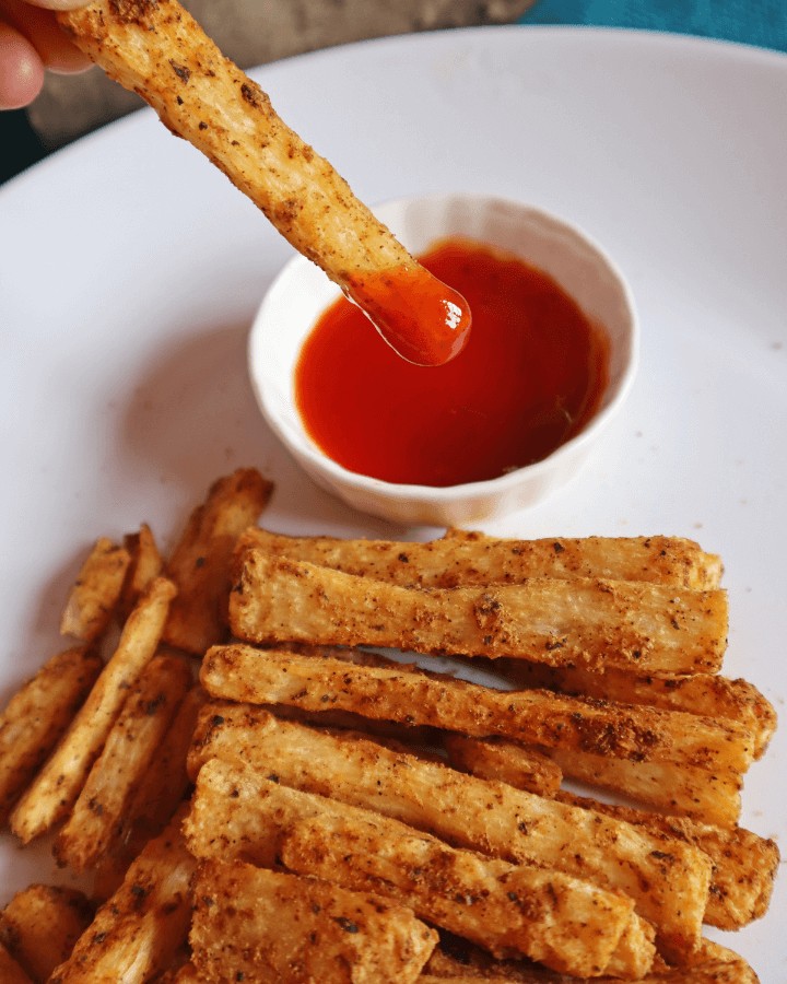 air fryer yuca chips with sauce