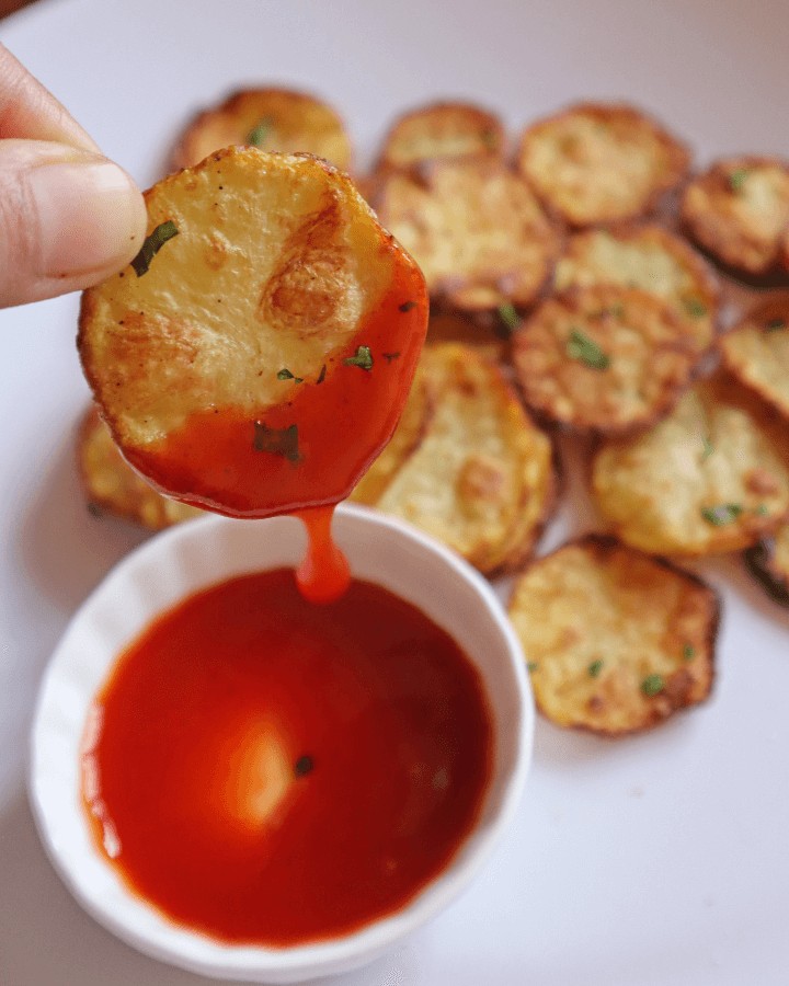 dip potatoes with sauce