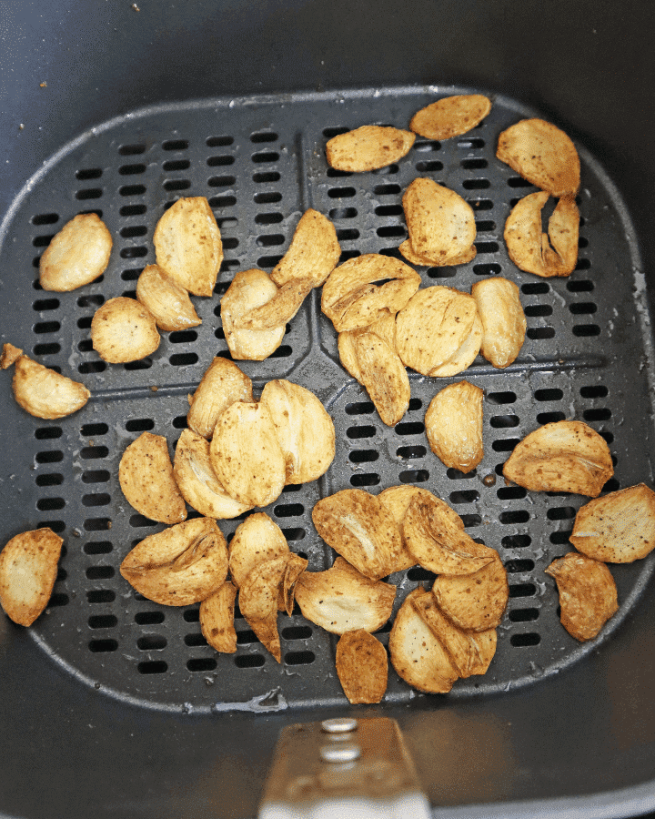 remove fried garlic from air fryer
